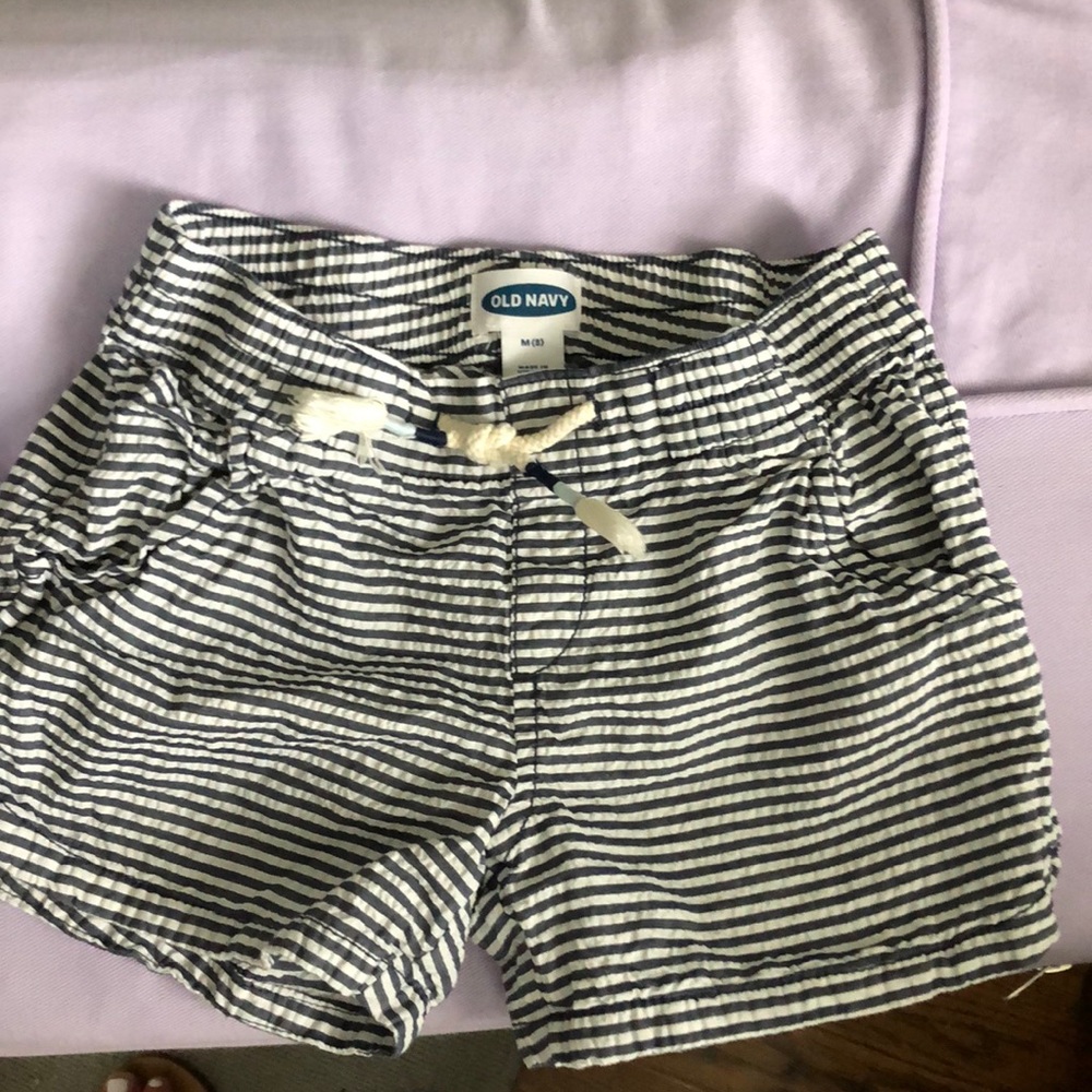 Cute seer sucker girls shorts from old navy
